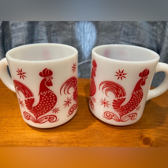 Other - 2 Milk glass coffee cups with rooster motif